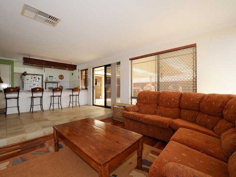 54 Nottingham Parkway, Orelia WA 6167