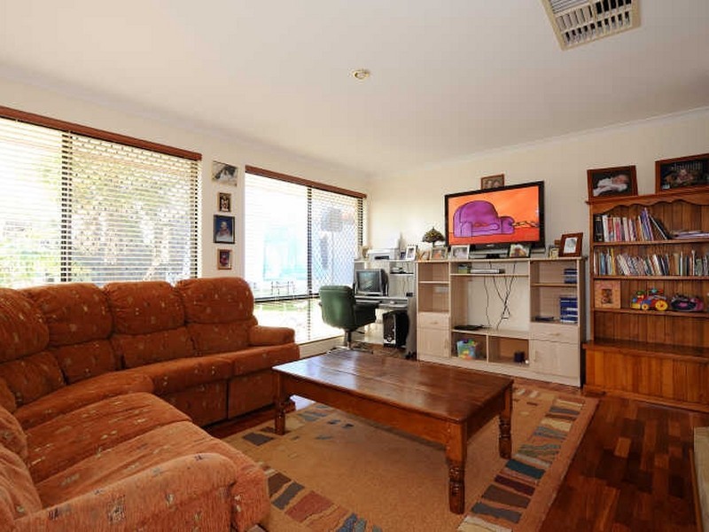54 Nottingham Parkway, Orelia WA 6167