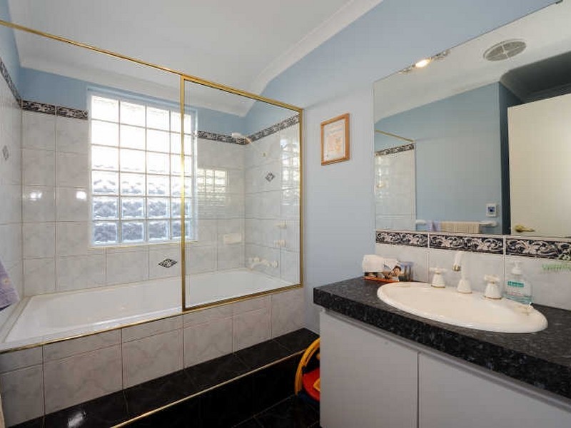 54 Nottingham Parkway, Orelia WA 6167