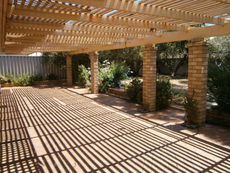 5 Bournan Heights, Parmelia WA 6167