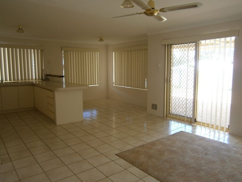 10 Mcnairn Cross, Leda WA 6170