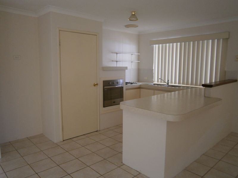 10 Mcnairn Cross, Leda WA 6170