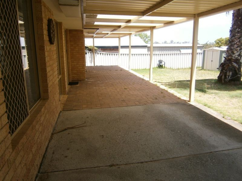 10 Mcnairn Cross, Leda WA 6170