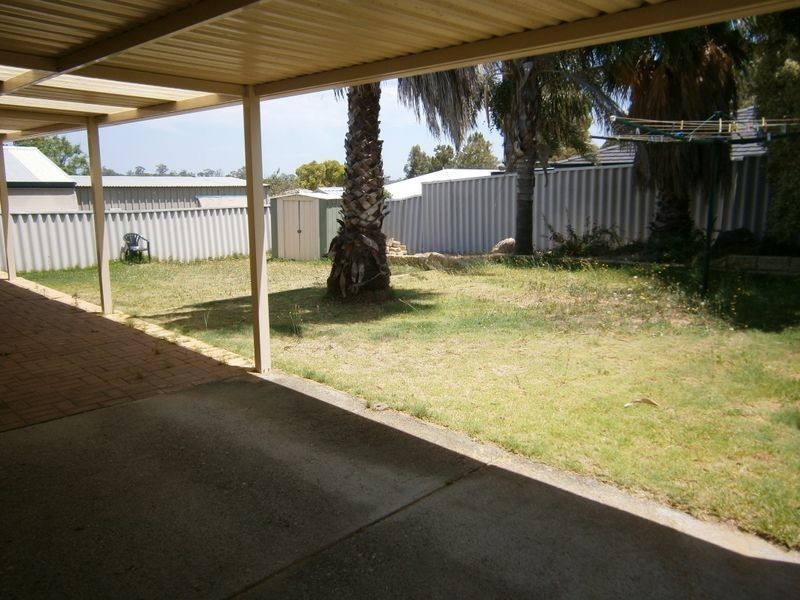 10 Mcnairn Cross, Leda WA 6170