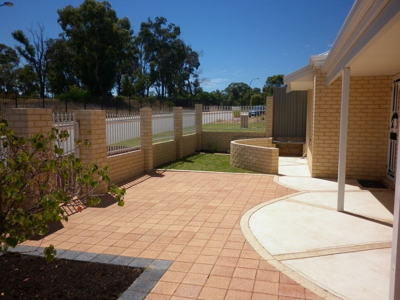 18 Abingdon Crescent, Wellard WA 6170