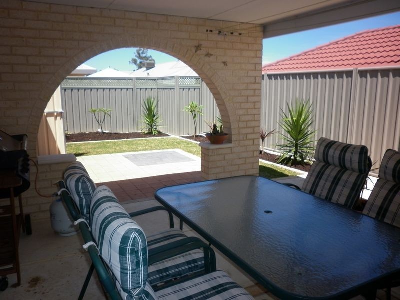 18 Abingdon Crescent, Wellard WA 6170