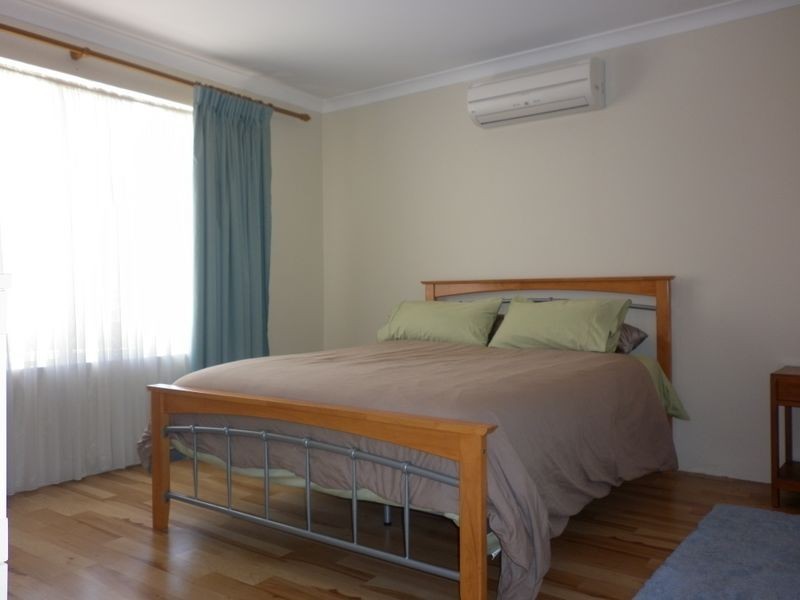 18 Abingdon Crescent, Wellard WA 6170