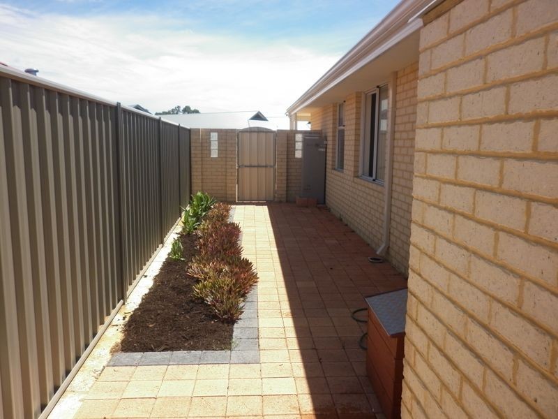 18 Abingdon Crescent, Wellard WA 6170