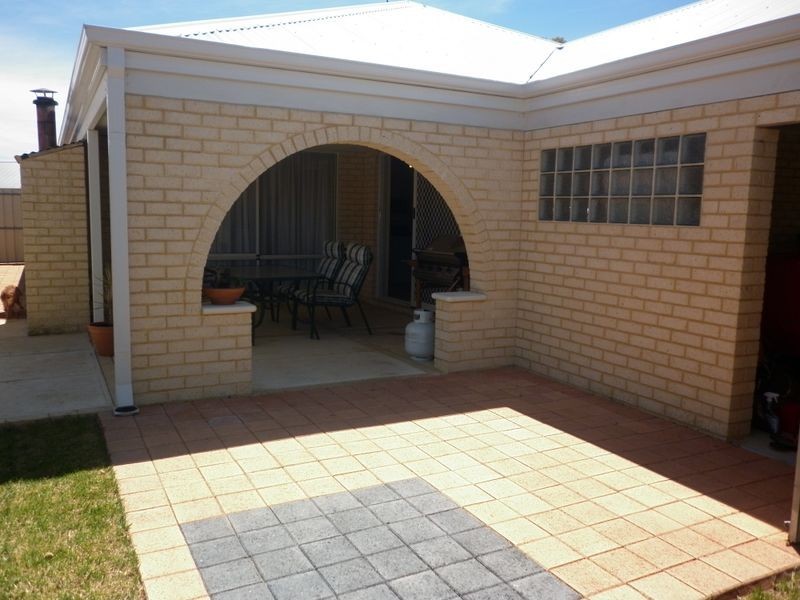 18 Abingdon Crescent, Wellard WA 6170