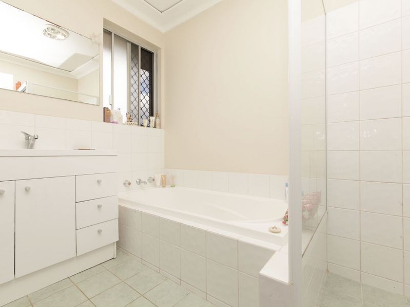 52 Littlemore Road, Orelia WA 6167