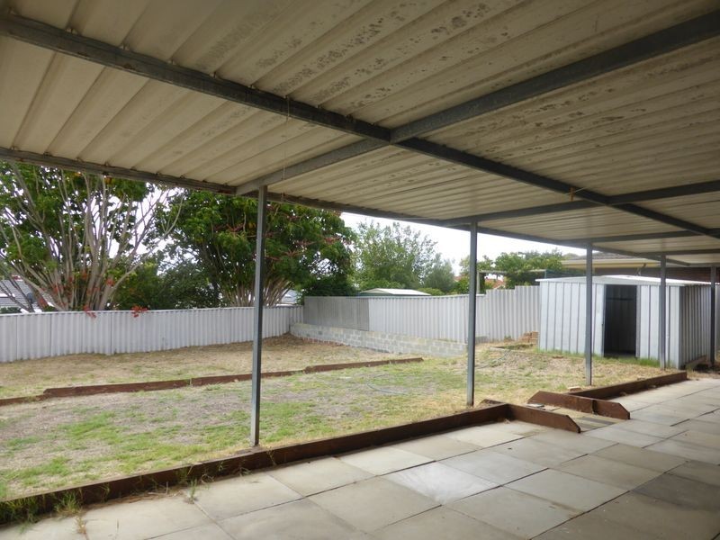 15 Madden Way, Parmelia WA 6167