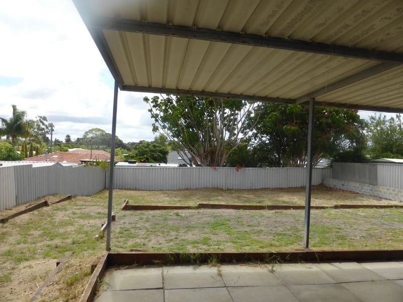 15 Madden Way, Parmelia WA 6167