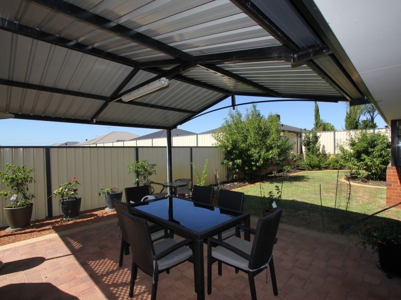 4 McCallum Parkway, Bertram WA 6167