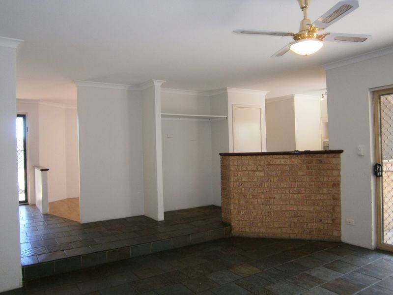 10 Darkins Retreat, Parmelia WA 6167