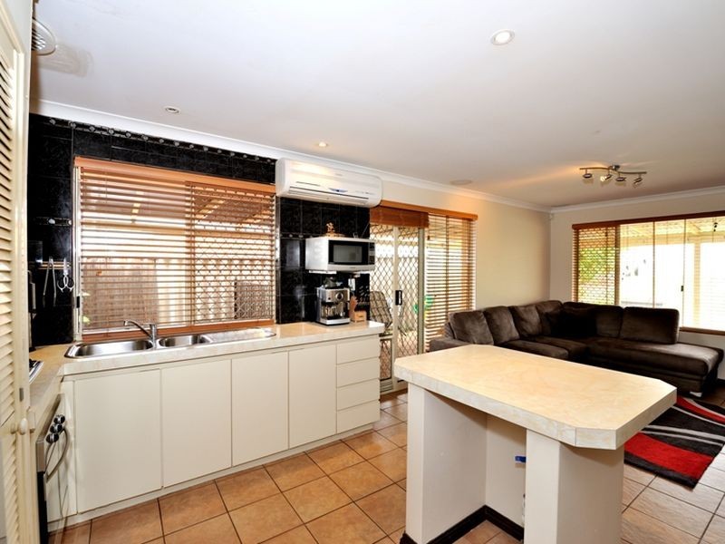 11 Brandon Mews, Parmelia WA 6167