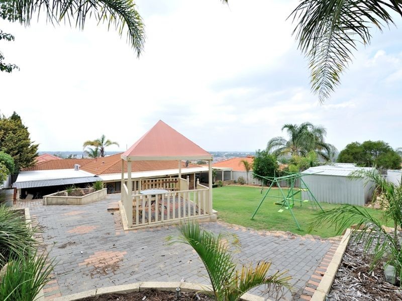 11 Brandon Mews, Parmelia WA 6167