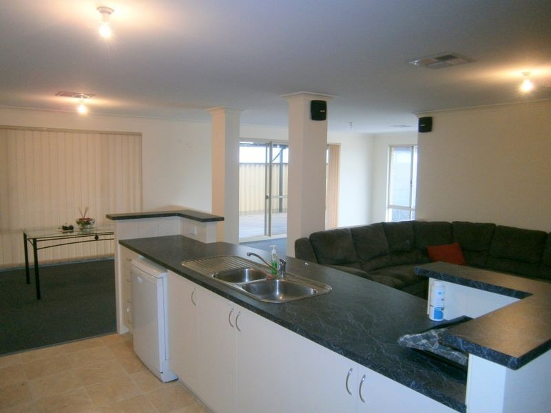 9 Burkett Terrace, Bertram WA 6167