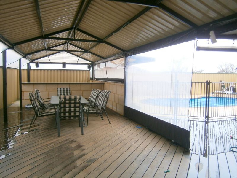 9 Burkett Terrace, Bertram WA 6167