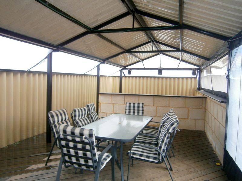 9 Burkett Terrace, Bertram WA 6167