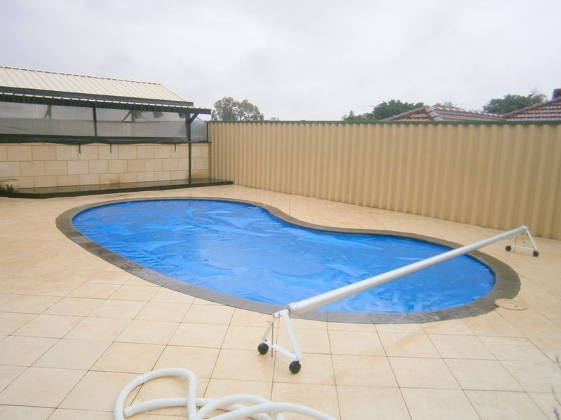 9 Burkett Terrace, Bertram WA 6167