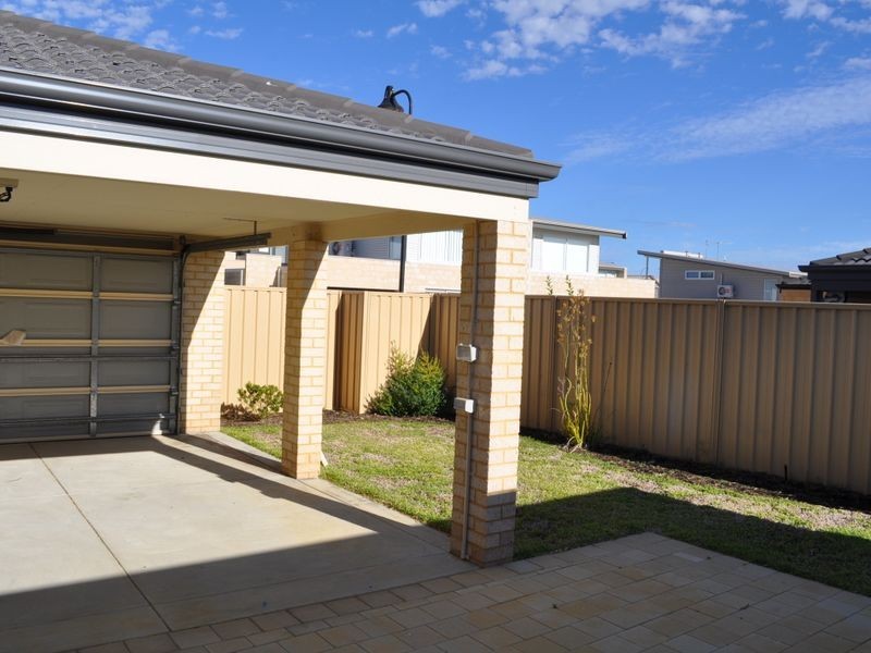 33 Silverline Bend, Bertram WA 6167