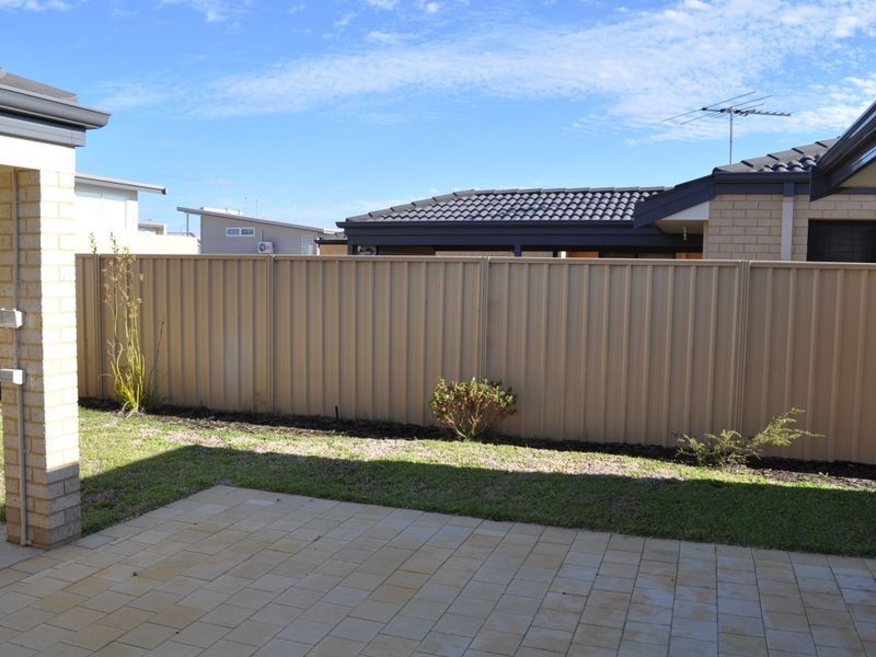 33 Silverline Bend, Bertram WA 6167