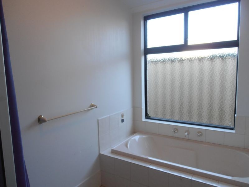 8 Minstrell Road, Bertram WA 6167