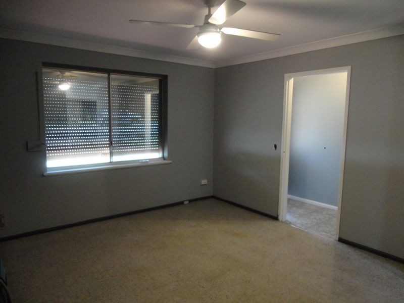 11 Cimbor Way, Parmelia WA 6167