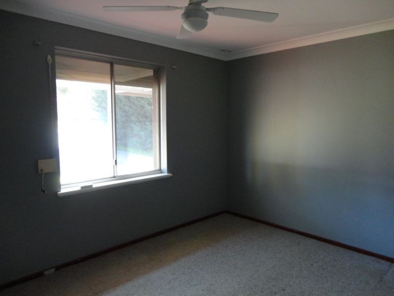11 Cimbor Way, Parmelia WA 6167