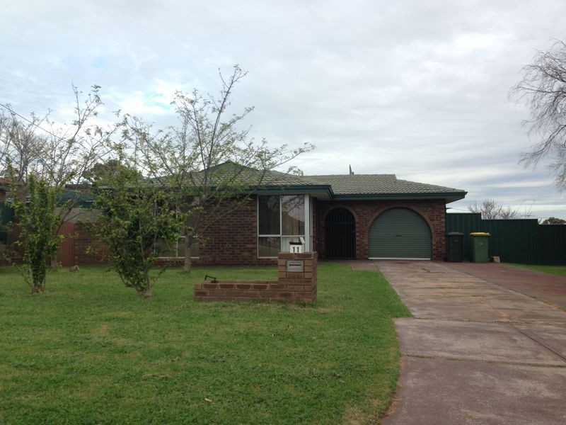 11 Nutcher Way, Parmelia WA 6167