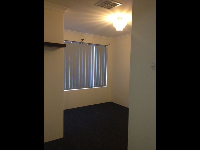 18 Campden Loop, Parmelia WA 6167