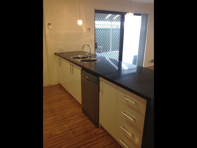 18 Campden Loop, Parmelia WA 6167