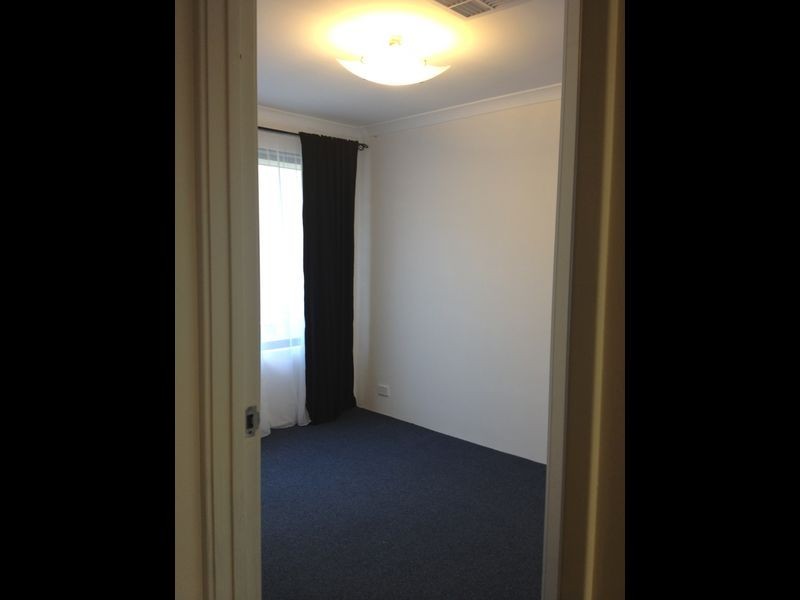 18 Campden Loop, Parmelia WA 6167