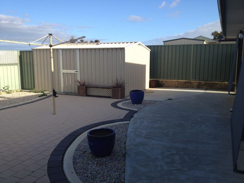 18 Campden Loop, Parmelia WA 6167