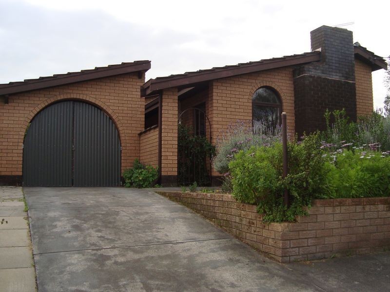 19 Sicklemore Road, Parmelia WA 6167