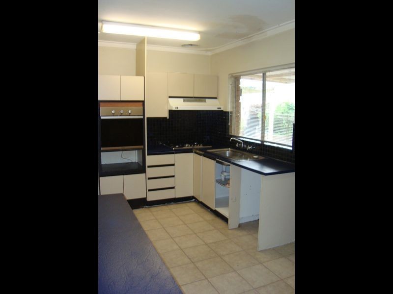 19 Sicklemore Road, Parmelia WA 6167