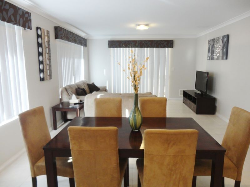 10 Bampton Road, Orelia WA 6167