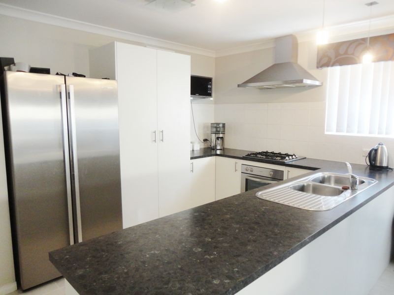 10 Bampton Road, Orelia WA 6167