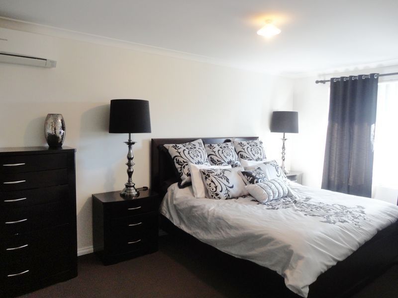 10 Bampton Road, Orelia WA 6167