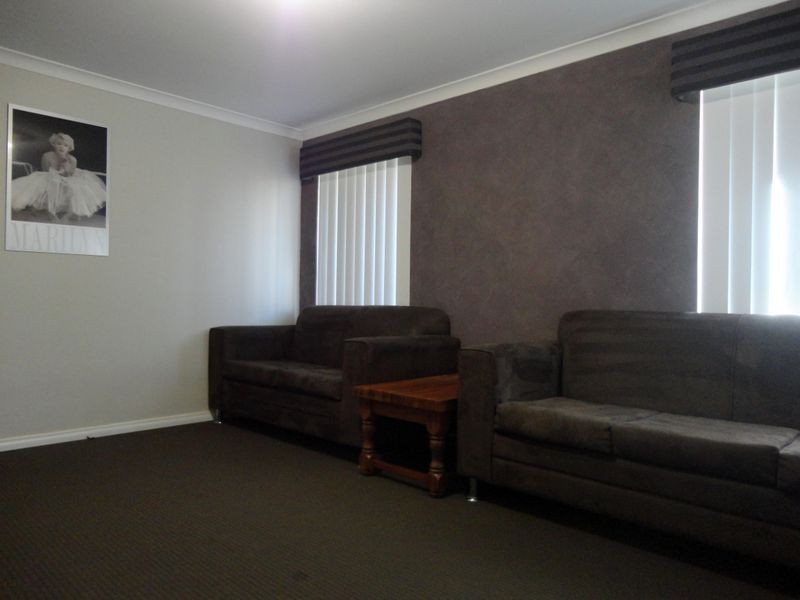 10 Bampton Road, Orelia WA 6167