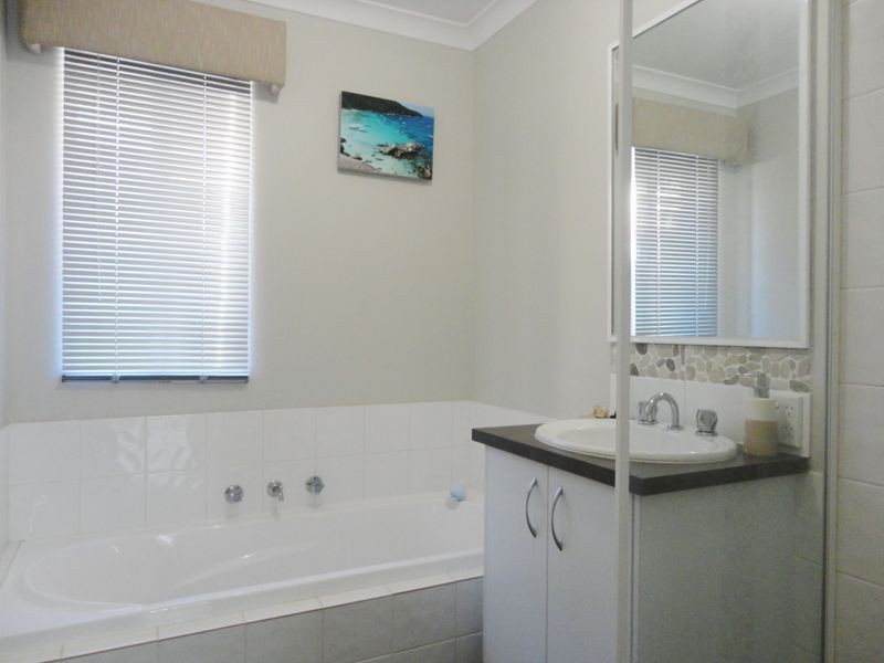 10 Bampton Road, Orelia WA 6167