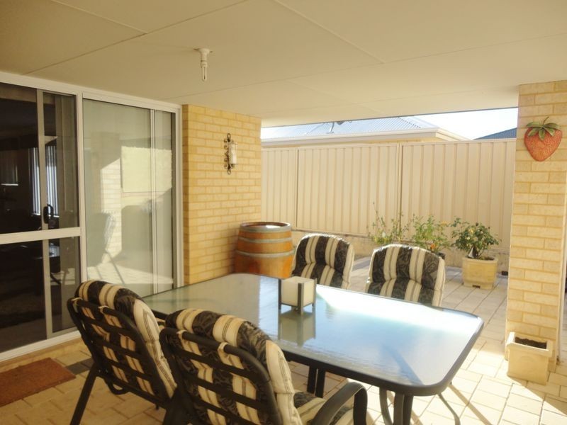 10 Bampton Road, Orelia WA 6167