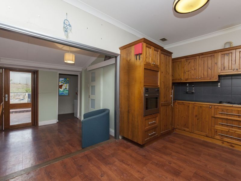 21 Grover way, Medina WA 6167