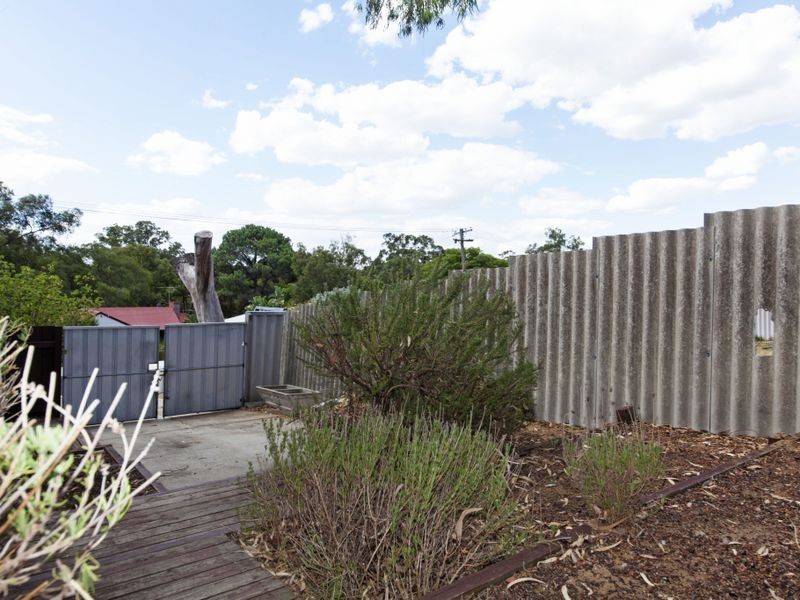 21 Grover way, Medina WA 6167