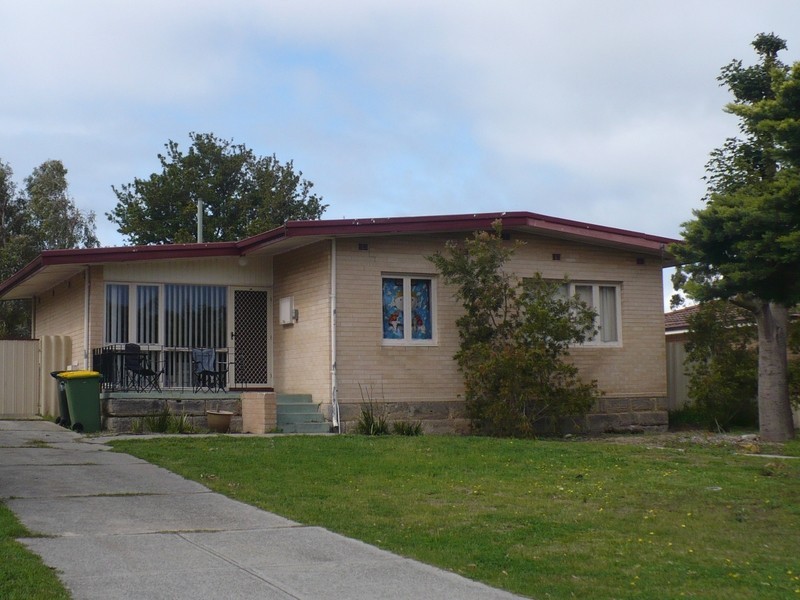 16 Hefron Way, Parmelia WA 6167