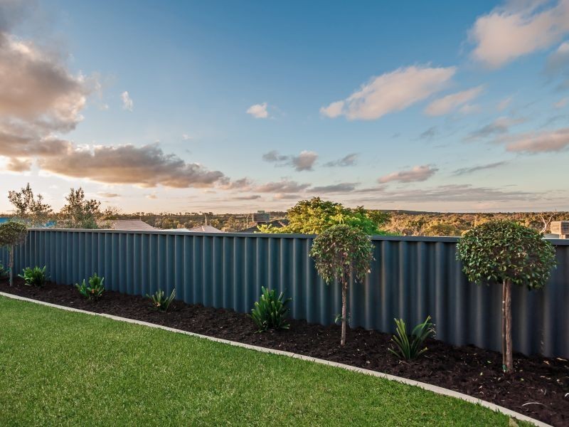 6 Holyrood Close, Orelia WA 6167