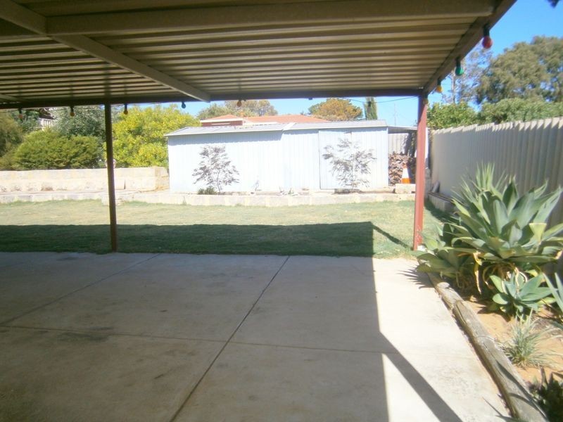 24 Gamblin Way, Parmelia WA 6167