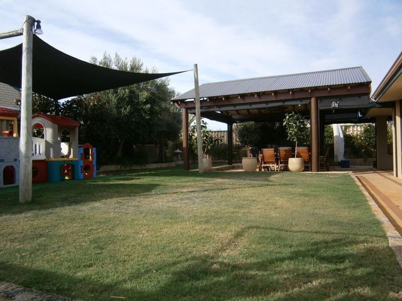 11 Thompson Terrace, Bertram WA 6167