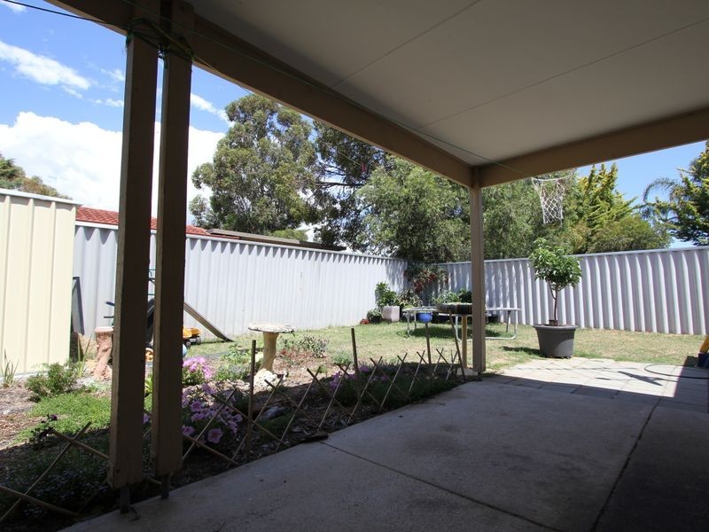 2 Riley Place, Leda WA 6170
