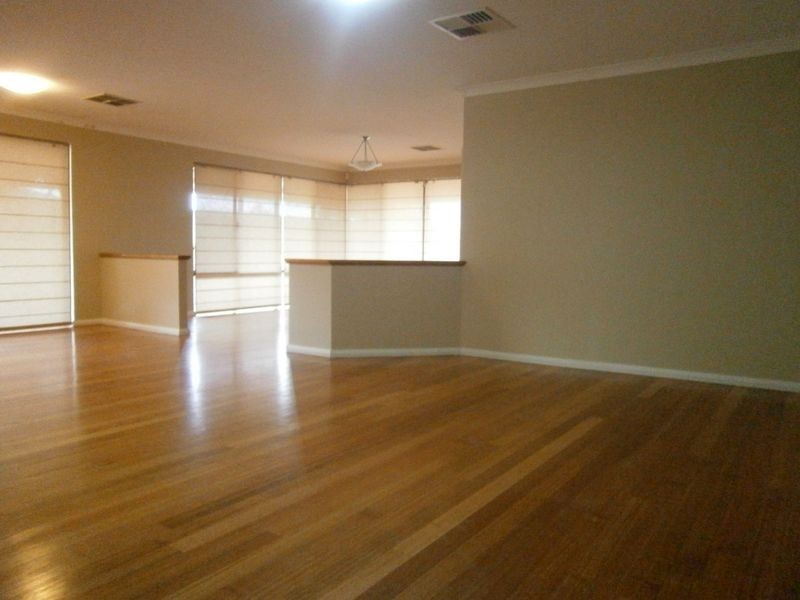 67 colchester Avenue, Orelia WA 6167